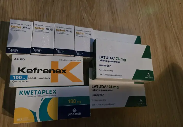 Kilka opakowań leków na sen: Ketrel, Kefrenex, Kwetaplex i Latuda.